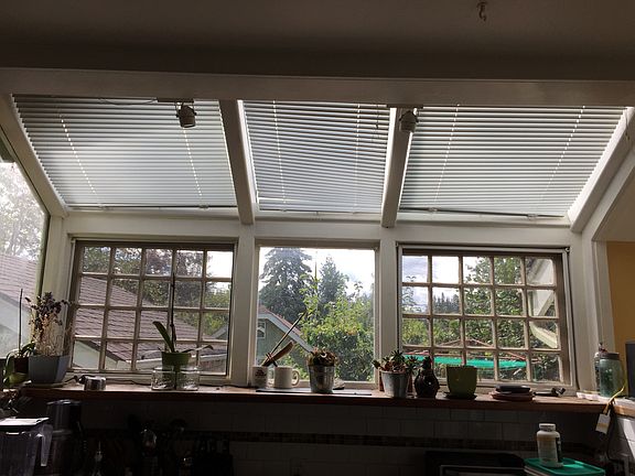 Kitchen garden window