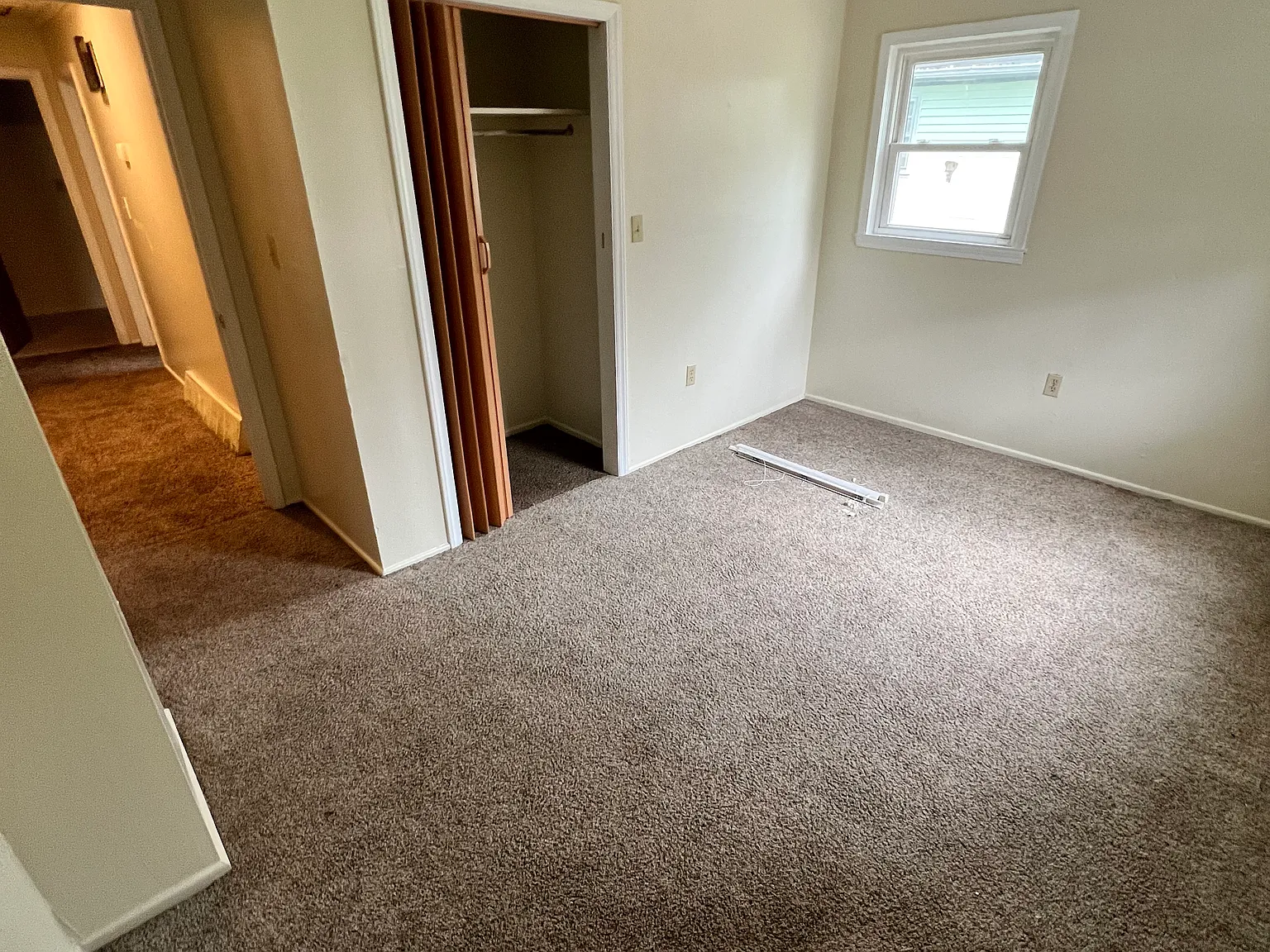 3 bed, 1000 sqft, $1,300 — Photo 4