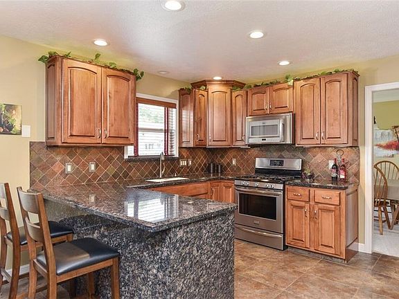 5th image of 6914 Berry Blossom Dr