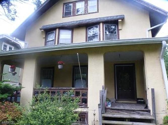 2nd image of 117 Chestnut St