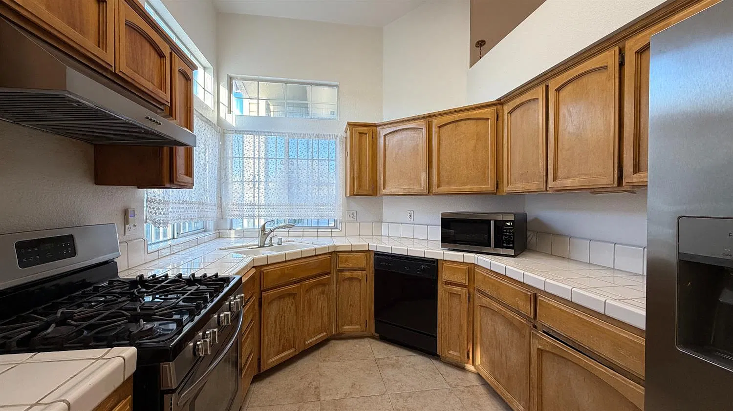 4 bed, 2121 sqft, $2,500 — Photo 4
