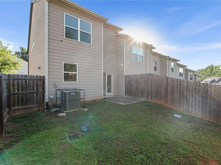 2392 Belmont Pl — Photo 27