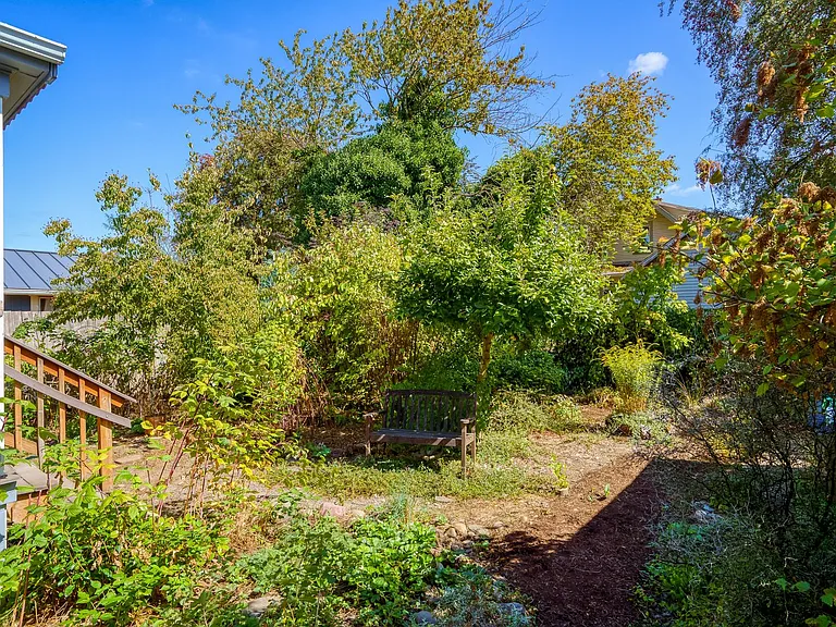 1144 NE Morton St — Photo 19