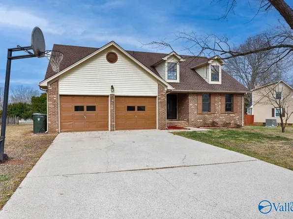 105 Season Ln, Huntsville, AL 35811