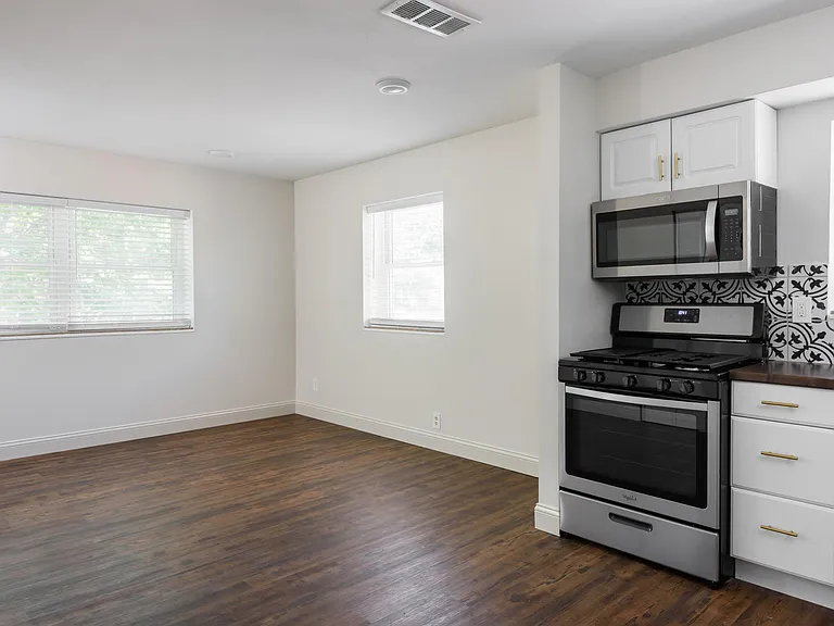 629 W Woodbine Ave #1 — Photo 4