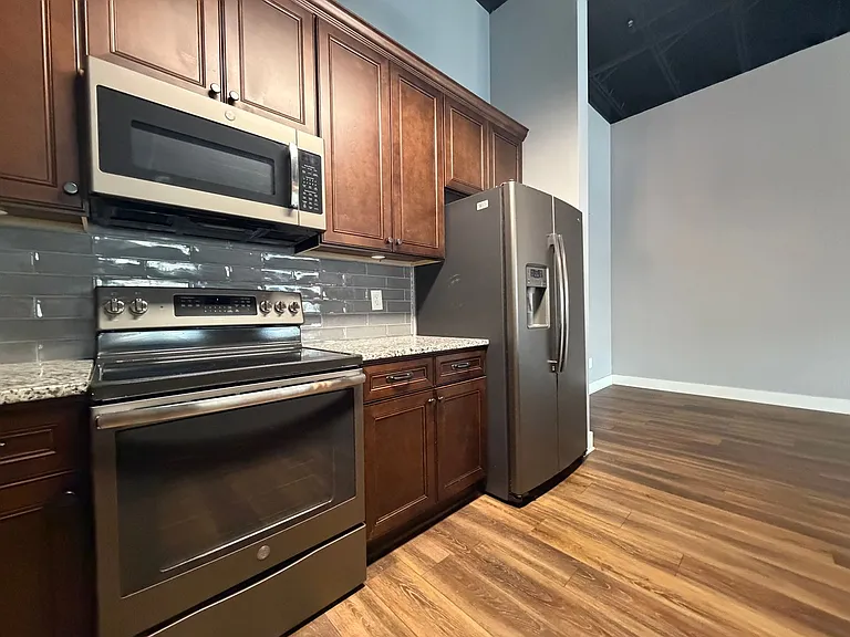 425 Broad St — Photo 8