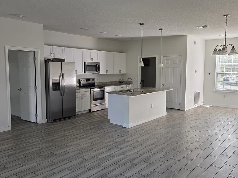 721 Green Ct — Photo 4