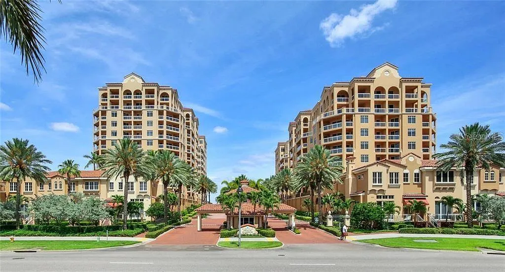 3 bed, 3.0 bath, 2087 sqft, $10,000 — Photo 1