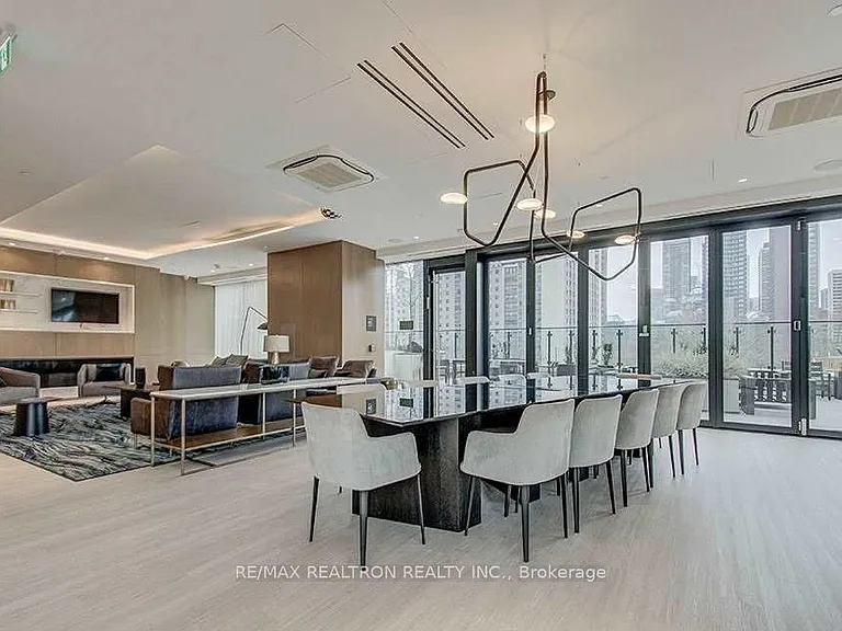 575 Bloor St E #2208 — Photo 37