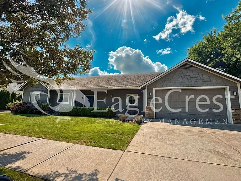 1855 Woodmere Loop — Photo 1