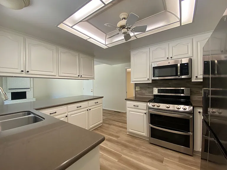 4653 Del Valle Pkwy — Photo 7