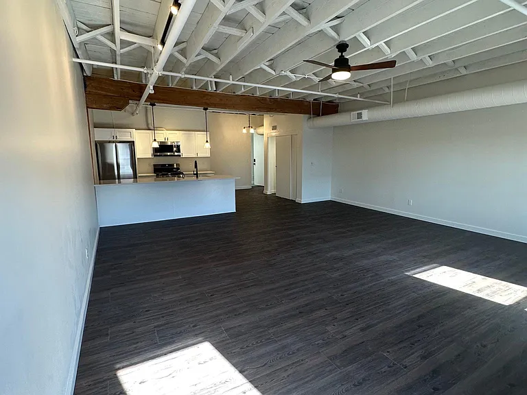 116 W 3rd St #304 — Photo 5
