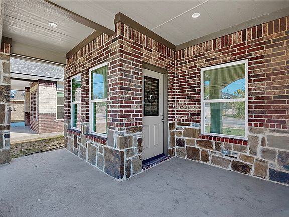 2nd image of 1221 S Rockwall Ave