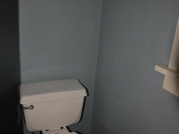 5th image of 1405 Center St