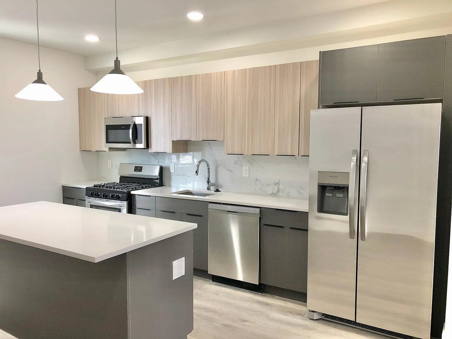 2510 E Tioga St — Photo 2