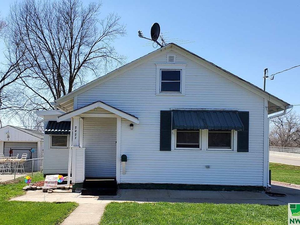 1st image of 2227 Geneva St