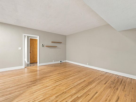 5th image of 502 21st Ave N
