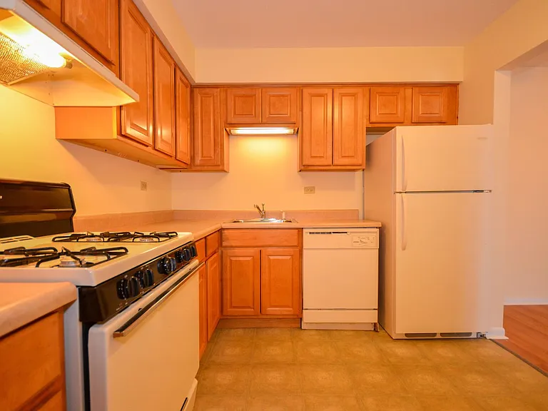 Maple Apts — Photo 7