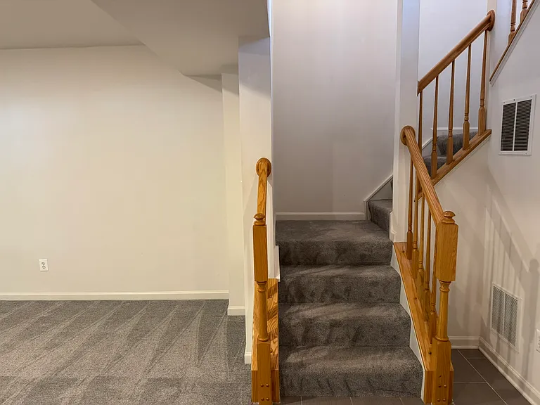 2743 Manhattan Pl — Photo 37