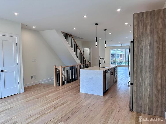 5th image of 248 Morningside Ave