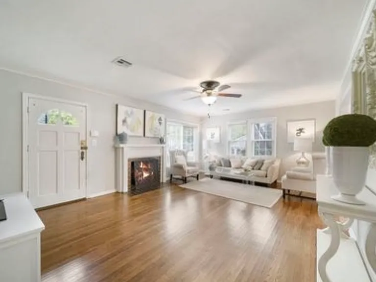 1307 S Sandusky Ave — Photo 2