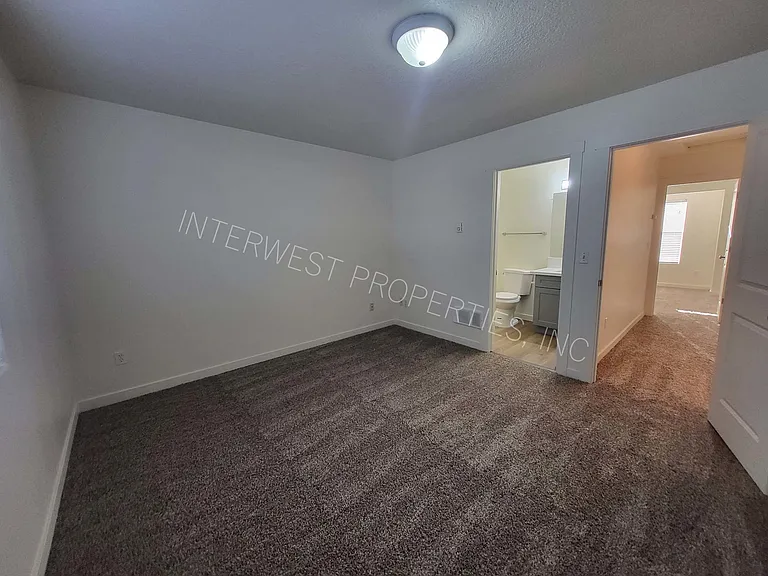 520 NE 128th Ave #5 — Photo 22