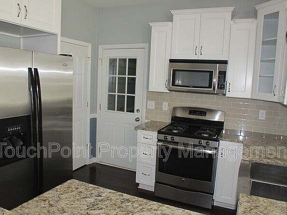 3rd image of 15529 De Havilland Dr