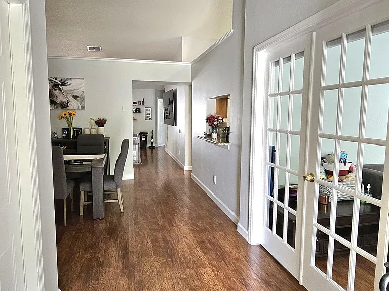 310 Woodleaf Dr — Photo 8