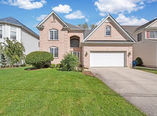425 W Dorchester Pl, Elmhurst, IL 60126