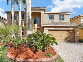 1042 Sunflower Cir, Fort Lauderdale, FL