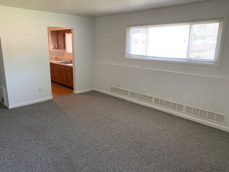 2nd image of 2180 Meadowlawn Dr APT 1