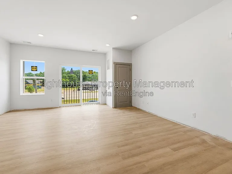 Riverbend Flats Apartments — Photo 85