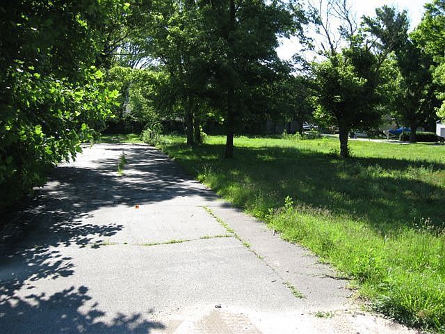 2nd image of 3747 Lions Den Rd