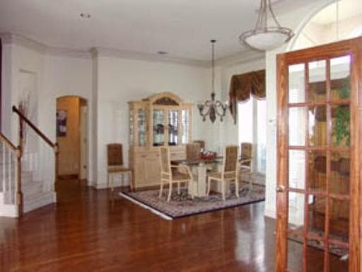 4th image of 608 BLUFF ESTATES DR