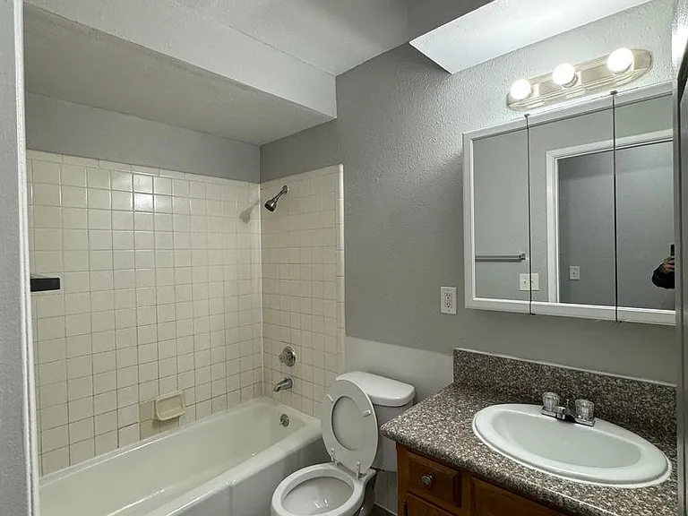 15220 SE Stark St #1-21 — Photo 27