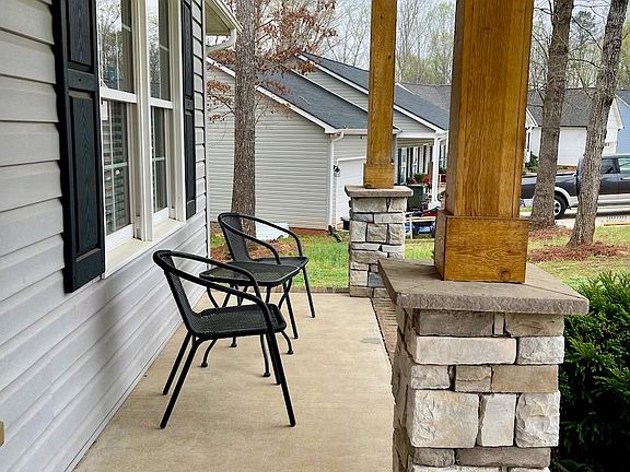4th image of 2222 Evergreen Dr