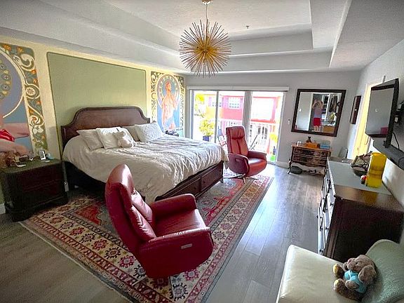5th image of 2725 NE 8th Ave APT 103