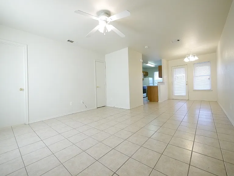 1621C Inca Dr — Photo 2