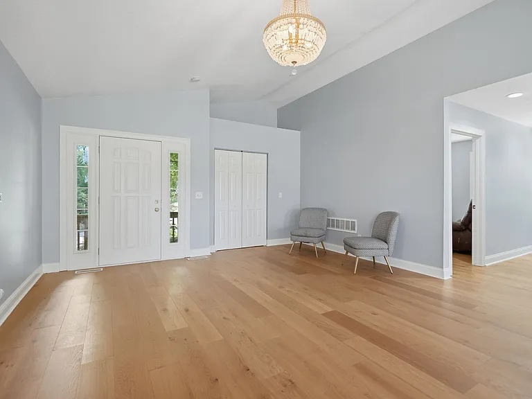 1147 Fenno Dr — Photo 4
