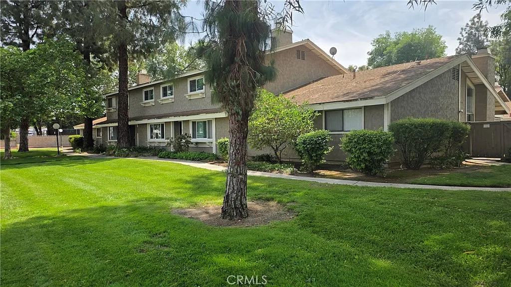 Building Photo - 2061 W Redlands Blvd