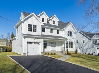 17 Crestwood Dr, Madison, NJ