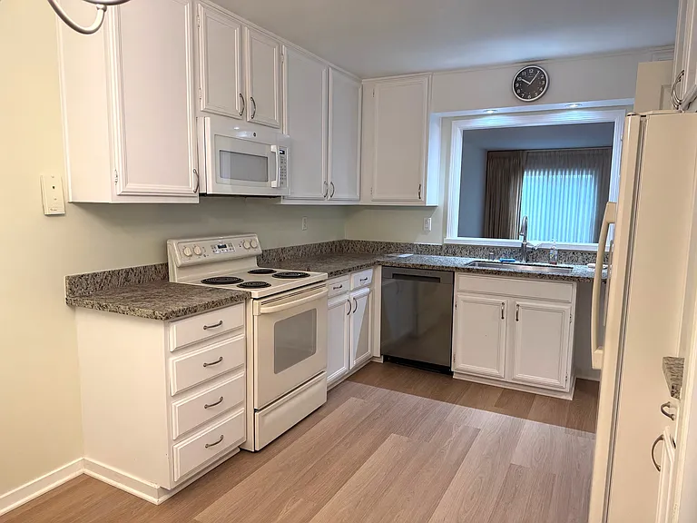 1225 Oak Grove Ave #2 — Photo 3