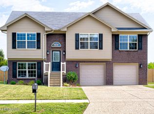 240 Crooked Oak Ct, Shepherdsville, KY 40165
