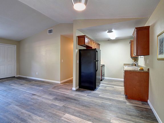 2nd image of 9604 Banyan Ave