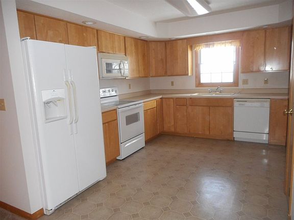 3rd image of 3611 E Jackson St