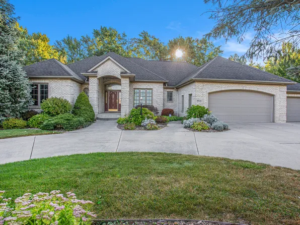 8826 Cedar Lake Dr, Jenison, MI 49428