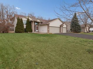 11876 N Meadow Curv, Lindstrom, MN 55045