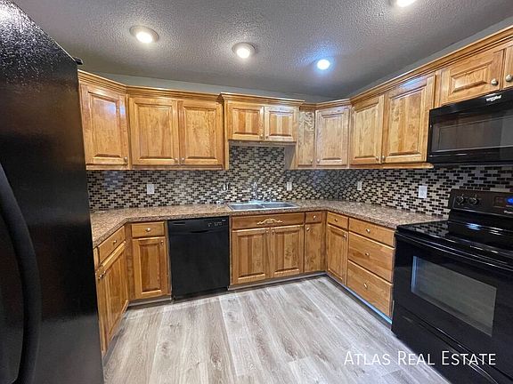 5th image of 18904 E Arrowhead Dr