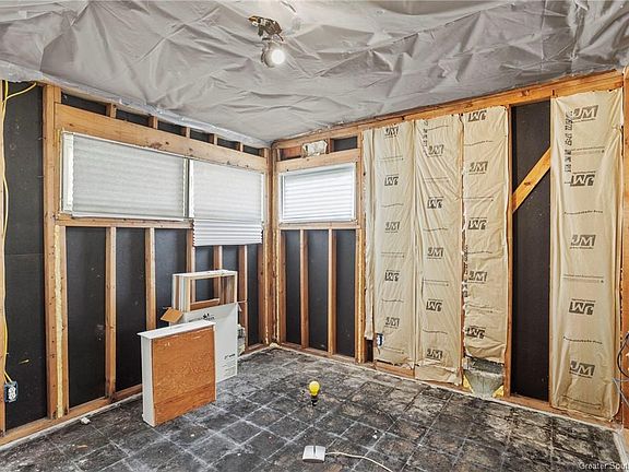 4th image of 3904 Elston St
