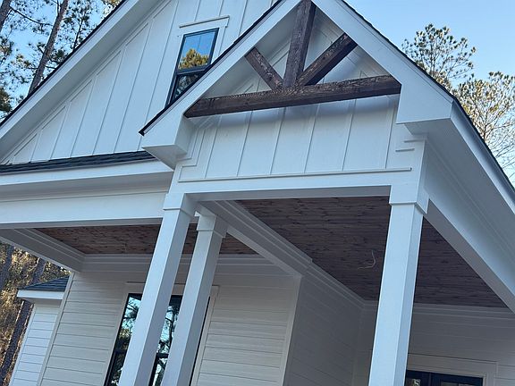 4th image of 1004 Katherine Ln